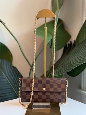 Louis Vuitton ‘Damier Ebene Sarah Wallet’